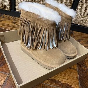 Toddler Fringe Uggs (Size 10 toddler;chestnut)
